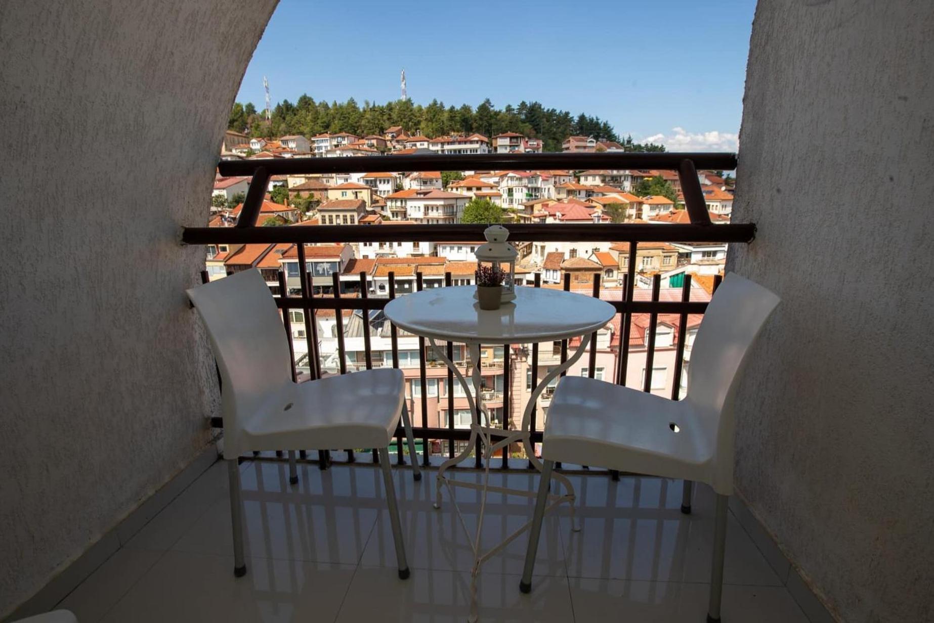 Lake View Double Balcony City Center Apartment In Ohrid Exterior photo
